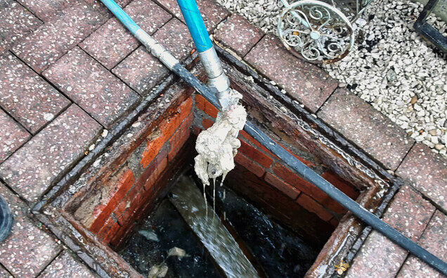 https://kelmscottplumber.com.au/uploads/2025/06/blocked-drains-598620.jpg