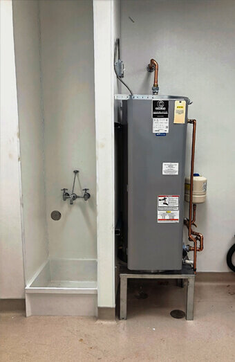 https://kelmscottplumber.com.au/uploads/2025/06/hot-water-257755.jpg