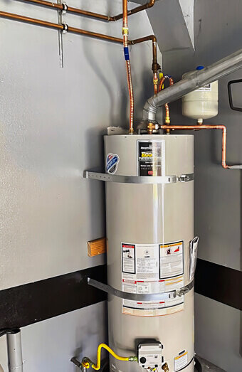 https://kelmscottplumber.com.au/uploads/2025/06/hot-water-755205.jpg